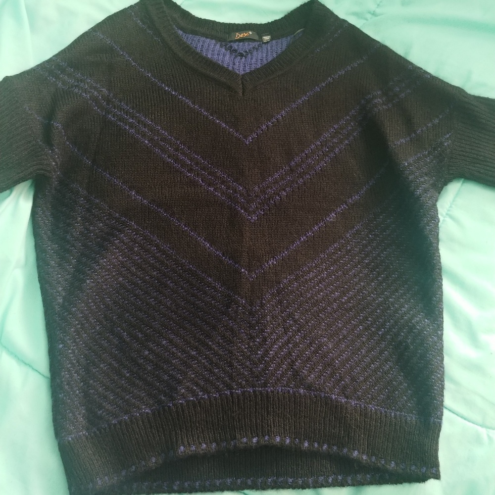 Black and blue sweater shirt